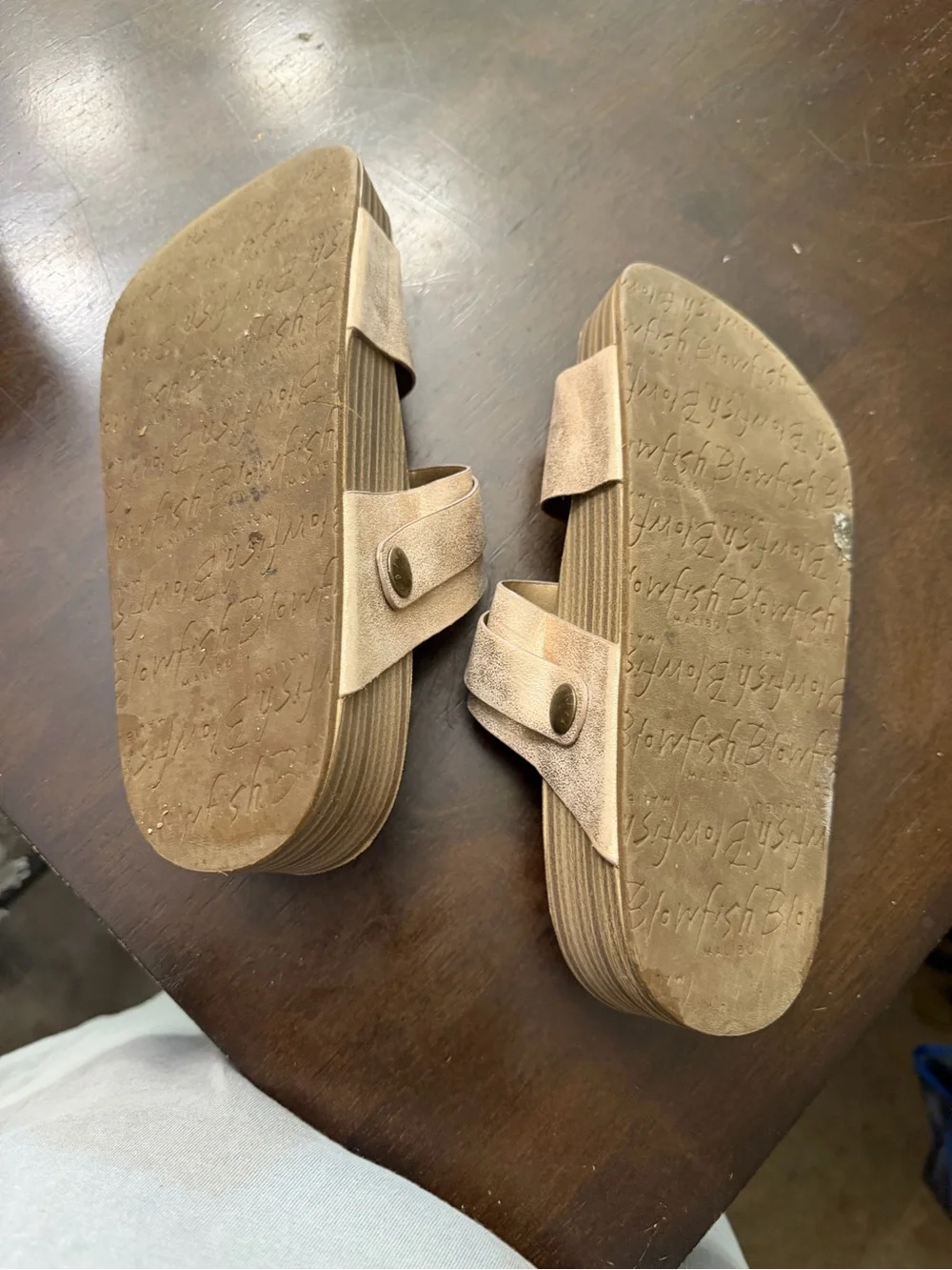 Blowfish Size 4 Youth Sandals